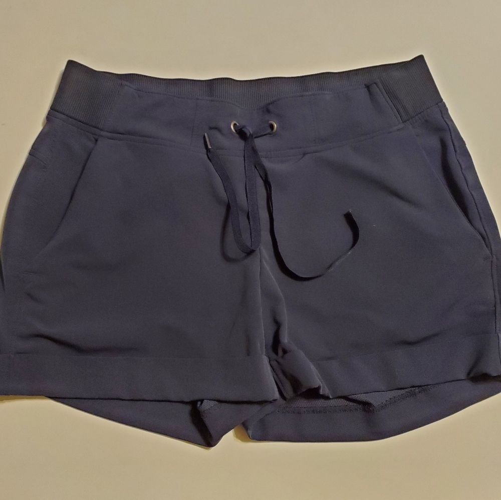 Athleta Shorts Size 6 With String Tie and Pockets